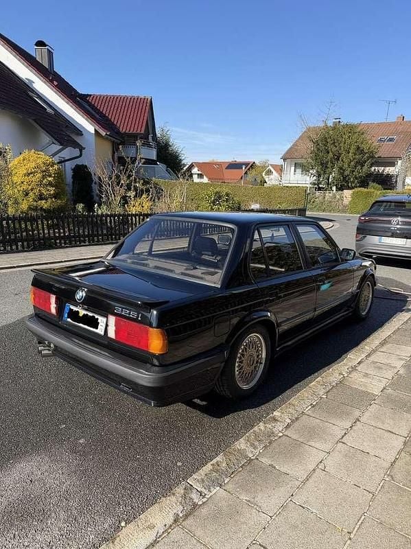 Usata BMW 325 170 CV (125 kW) 1987 Nero Berlina