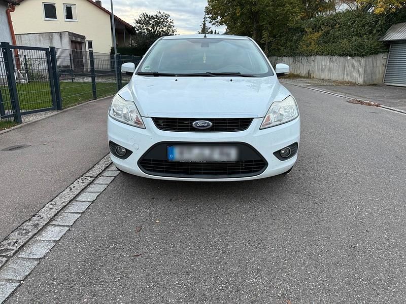 Weiß Gebraucht 2010 Ford Focus Kleinwagen | 1.750 € (Guter Preis) - Bild 1/4