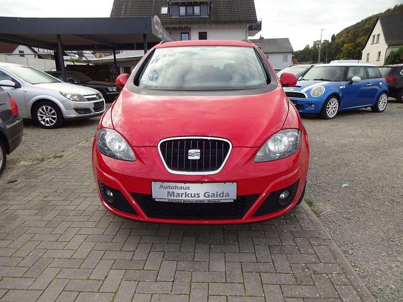 Rot Gebraucht 2011 Seat Altea XL Copa Van / Kleinbus | 3.450 € (Etwas zu teuer) - Bild 1/4