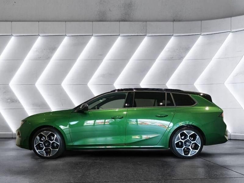 Neu Opel Astra Ultimate 145 PS (106 kW) 2026 Metallic) (gruen Kombi