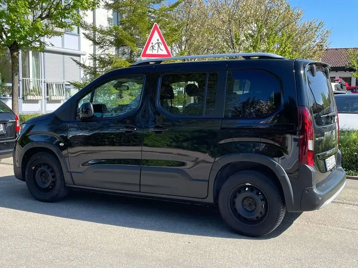 Gebraucht Peugeot Rifter Allure 131 PS (96 kW) 2020 Schwarz Van / Kleinbus