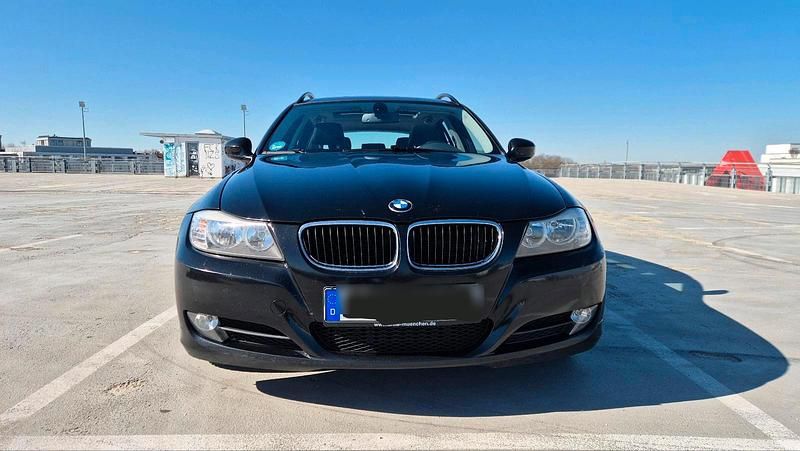 Gebraucht BMW 320 177 PS (130 kW) 2009 Schwarz Kombi