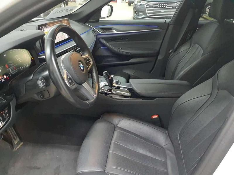 Gebraucht BMW 540 Sport Line 333 PS (244 kW) 2023 Alpinweiß Kombi