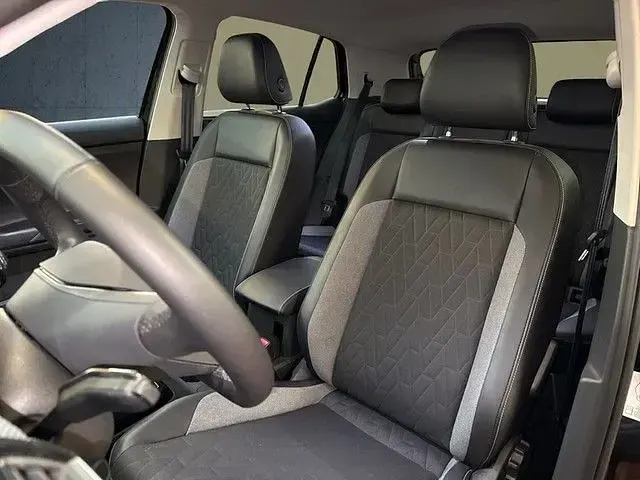Gebraucht VW T-Cross Life 95 PS (69 kW) 2025 Deep black perleffekt SUV