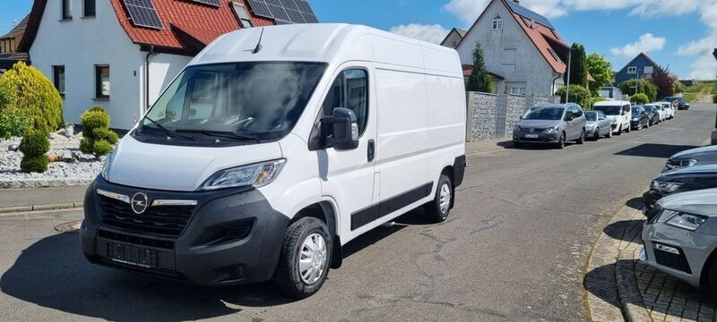 Weiß Gebraucht 2023 Opel Movano Selection Van | 21.490 € (Guter Preis) - Bild 1/4
