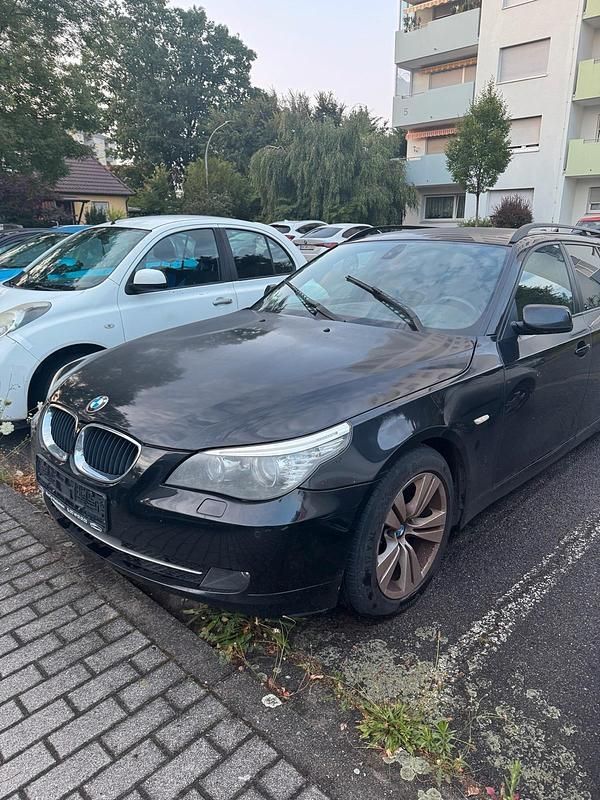 Schwarz Gebraucht 2008 BMW 520 Kombi | 2.300 € (Guter Preis) - Bild 1/4