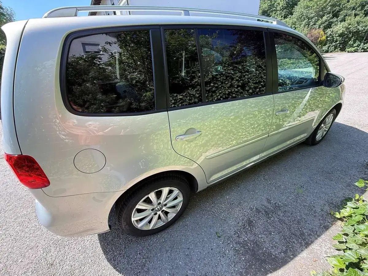 Gebraucht VW Touran Highline 140 PS (102 kW) 2011 Silber Van / Kleinbus