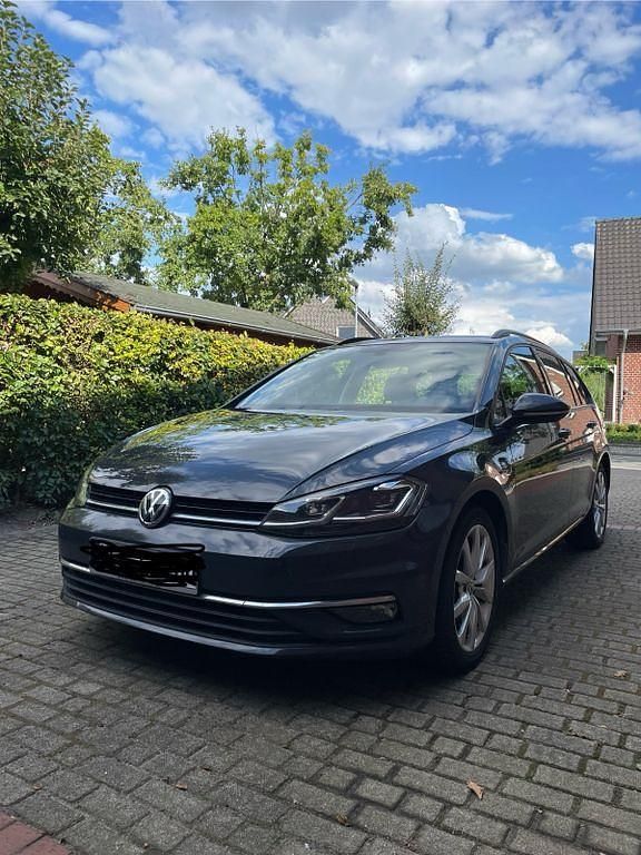 Grau Gebraucht 2018 VW Golf VII Highline Kombi | 12.750 € (Guter Preis) - Bild 1/4