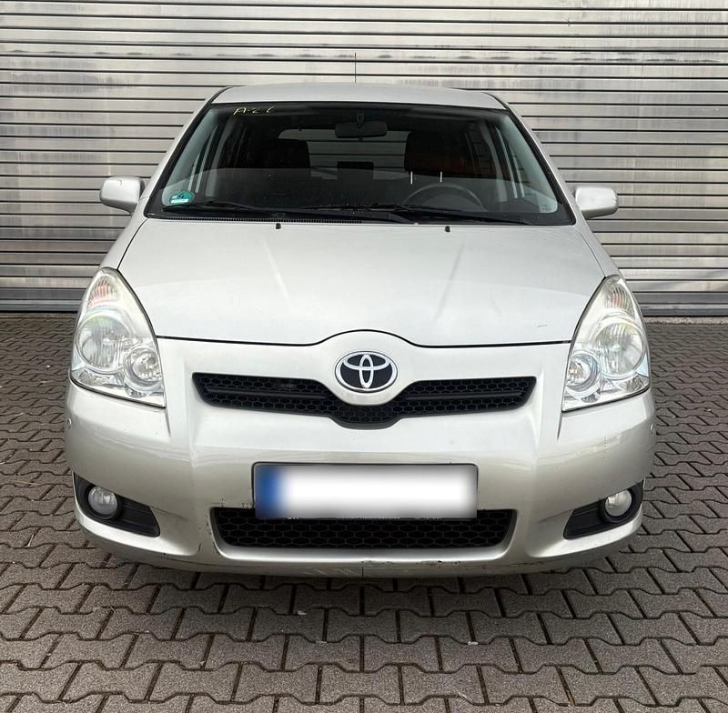 Gebraucht Toyota Corolla Verso Team 129 PS (94 kW) 2008 Silber Van / Kleinbus