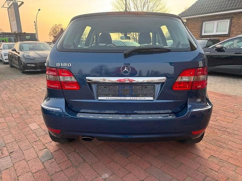 Gebraucht Mercedes B180 116 PS (85 kW) 2010 Blau Van / Kleinbus