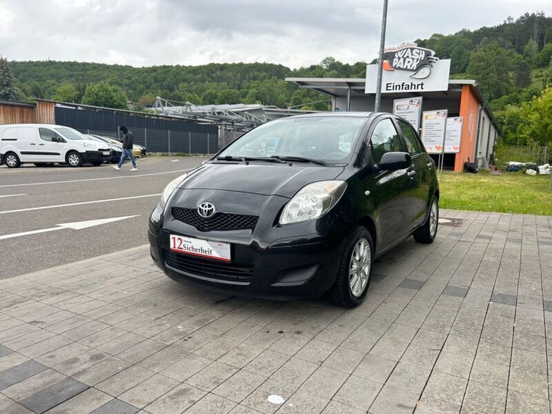 Schwarz Gebraucht 2011 Toyota Yaris Cool Limousine | 3.999 € (Fairer Preis) - Bild 1/4