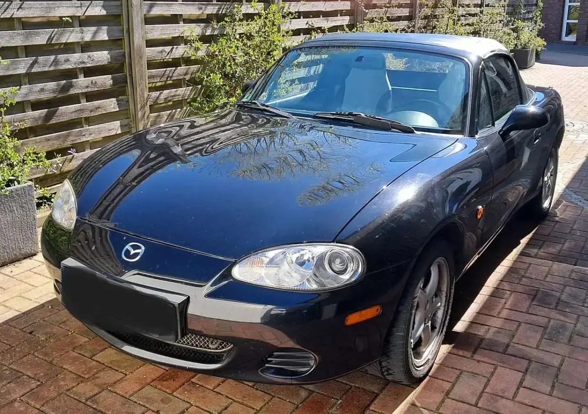 Second-hand Mazda MX5 110 CP (80 kW) 2002 Negru Cabrio