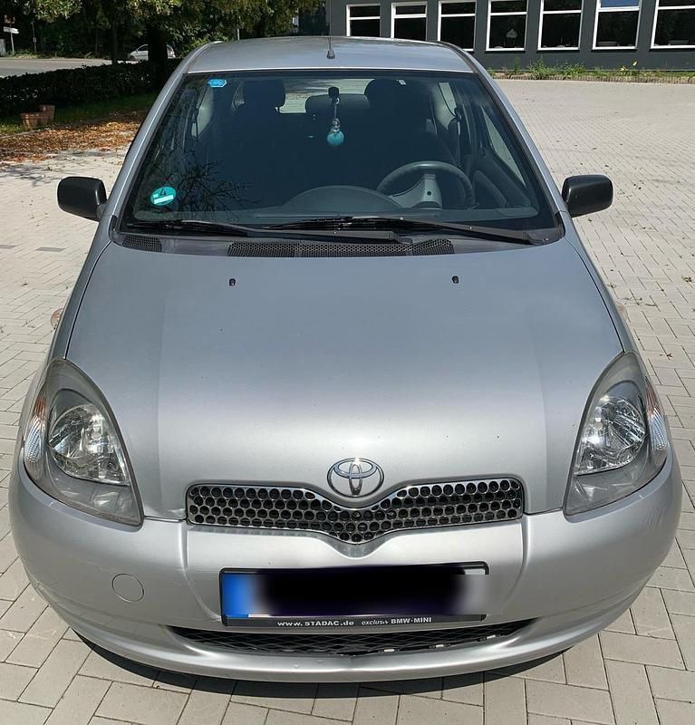Silber Gebraucht 2001 Toyota Yaris Kleinwagen | 720 € (Guter Preis) - Bild 1/4