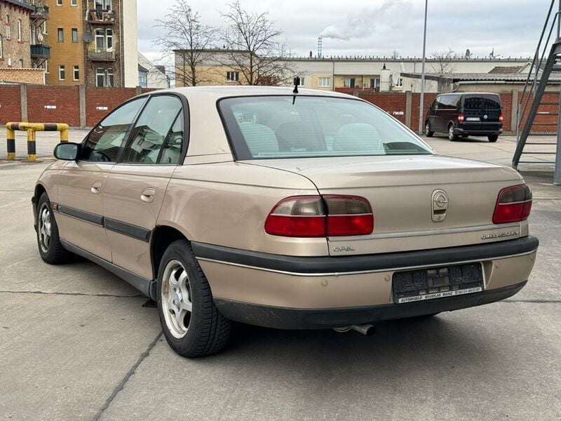 Gebraucht Opel Omega 136 PS (100 kW) 1998 Gold Limousine