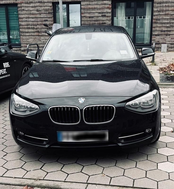 Schwarz Gebraucht 2013 BMW 116 Sport Line Kleinwagen | 6.450 € (Fairer Preis) - Bild 1/4