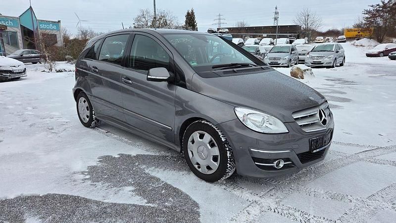 Grau Gebraucht 2009 Mercedes B200 Van / Kleinbus | 6.999 € (Fairer Preis) - Bild 1/4