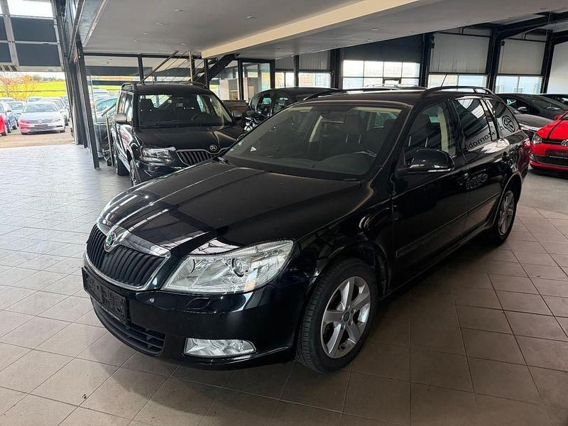 Schwarz Gebraucht 2012 Skoda Octavia Family Kombi | 3.490 € (Guter Preis) - Bild 1/4