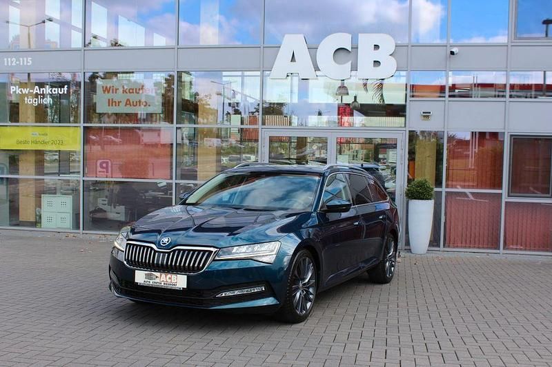 Lavablau metallic (metallic) Gebraucht 2021 Skoda Superb Kombi | 22.900 € (Fairer Preis) - Bild 1/4