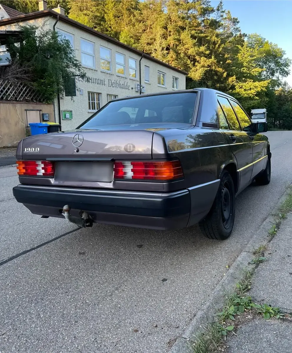 Gebraucht Mercedes 190 75 PS (55 kW) 1991 Violet Limousine