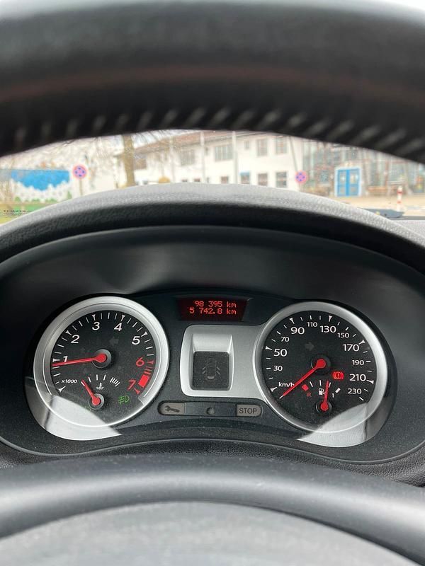 Gebraucht Renault Clio II 75 PS (55 kW) 2011 Weiß Kleinwagen