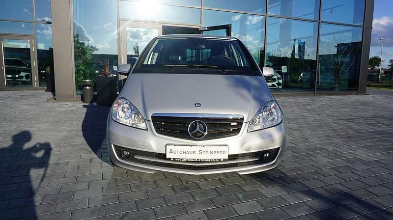 Silber Gebraucht 2011 Mercedes A160 Limousine | 11.900 € - Bild 1/4