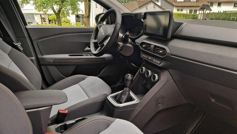 Gebraucht Dacia Jogger Extreme 102 PS (75 kW) 2024 Schwarz Van / Kleinbus