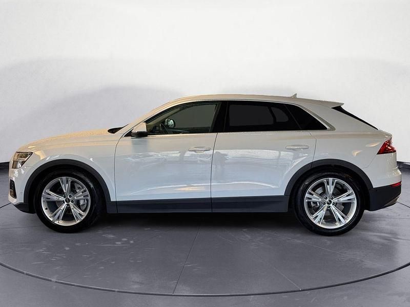 Gebraucht Audi Q8 Ambiente 286 PS (210 kW) 2023 Gletscherweiß metallic SUV