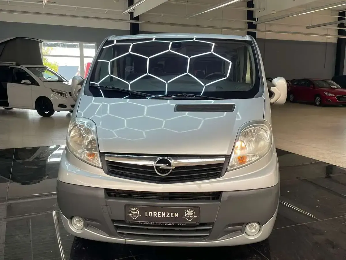 Gebraucht Opel Vivaro 114 PS (83 kW) 2013 Starsilber m2 Van / Kleinbus
