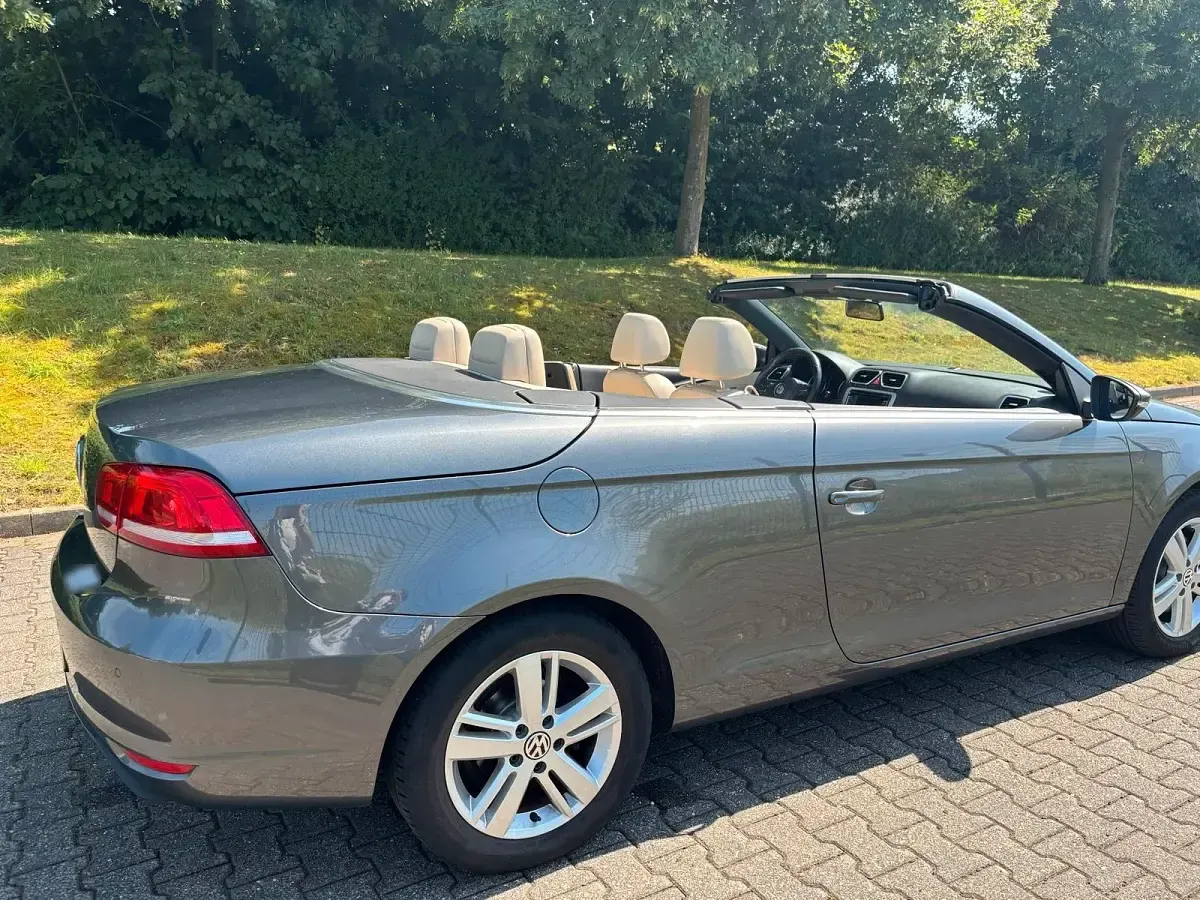 Gebraucht VW Eos 140 PS (102 kW) 2013 Grau Cabrio