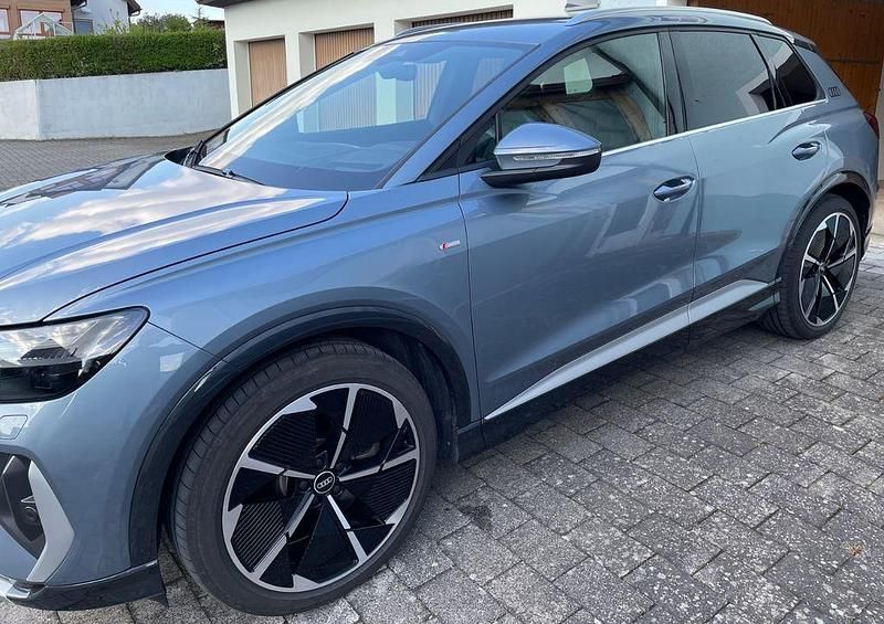 Gebraucht Audi Q4 e-tron Edition .1 150 kW (204 PS) 2022 Blau SUV