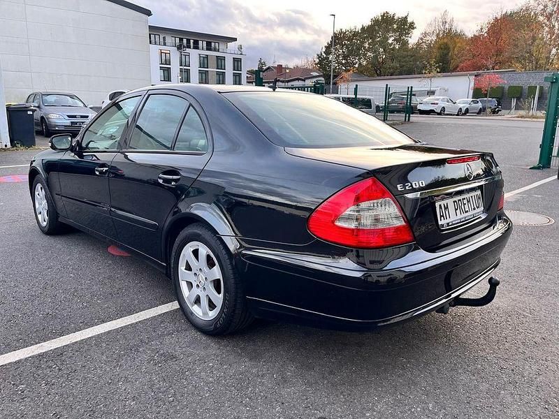 Gebraucht Mercedes E200 163 PS (119 kW) 2007 Schwarz Limousine