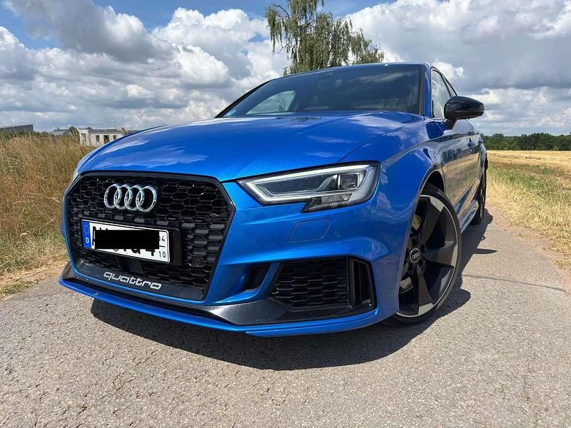 Blau Gebraucht 2018 Audi RS3 Comfort Kleinwagen | 49.900 € (Fairer Preis) - Bild 1/4
