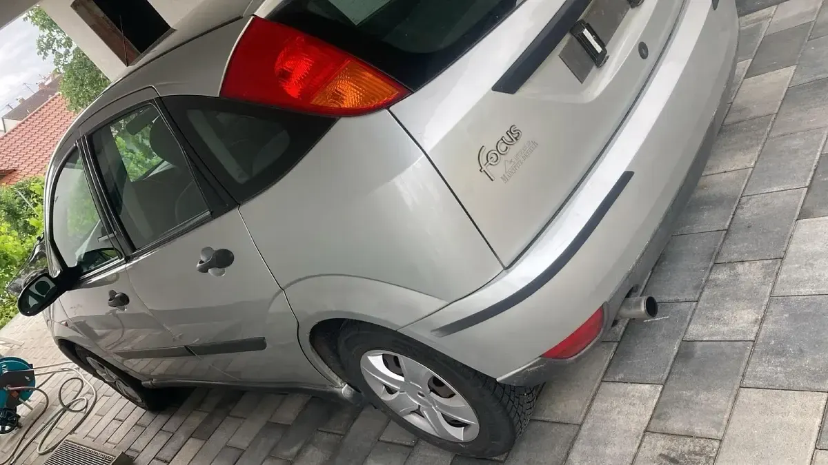 Gebraucht Ford Focus 101 PS (74 kW) 2001 Silber Kleinwagen