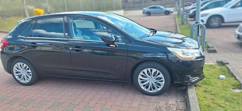 Gebraucht Citroën C4 SELECTION 95 PS (69 kW) 2012 Schwarz Limousine