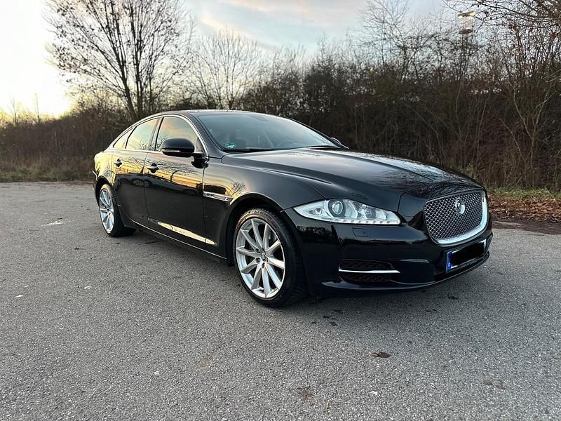 Gebraucht Jaguar XJ Premium Luxury 275 PS (202 kW) 2011 Schwarz Limousine