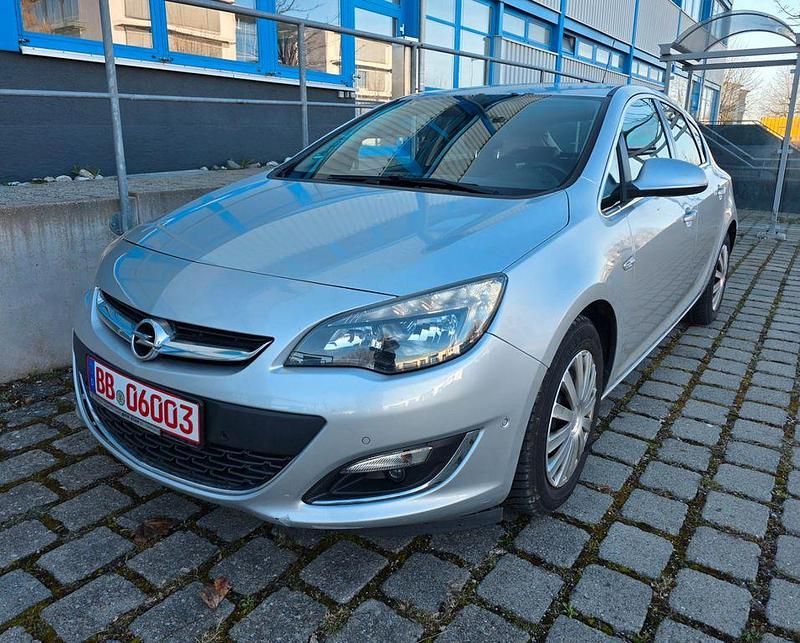 Gebraucht Opel Astra 140 PS (102 kW) 2014 Silber Limousine
