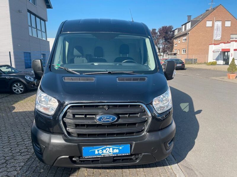 Gebraucht Ford Transit Trend 131 PS (96 kW) 2020 Obsidianschwarz metallic Van / Kleinbus