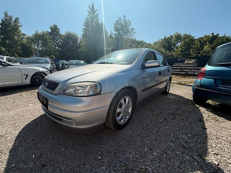 Silber Gebraucht 2002 Opel Astra Limousine | 2.450 € (Etwas zu teuer) - Bild 1/4