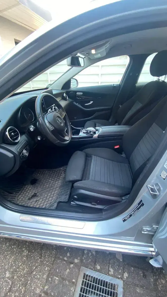 Second-hand Mercedes C220 Avantgarde 170 CP (125 kW) 2017 Argintiu Berlinǎ
