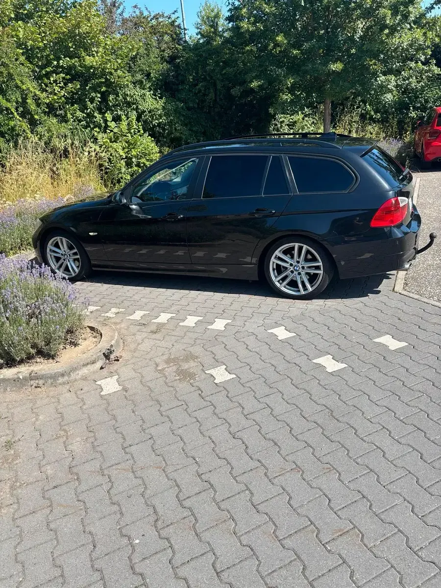 Gebraucht BMW 320 177 PS (130 kW) 2008 Schwarz Kombi