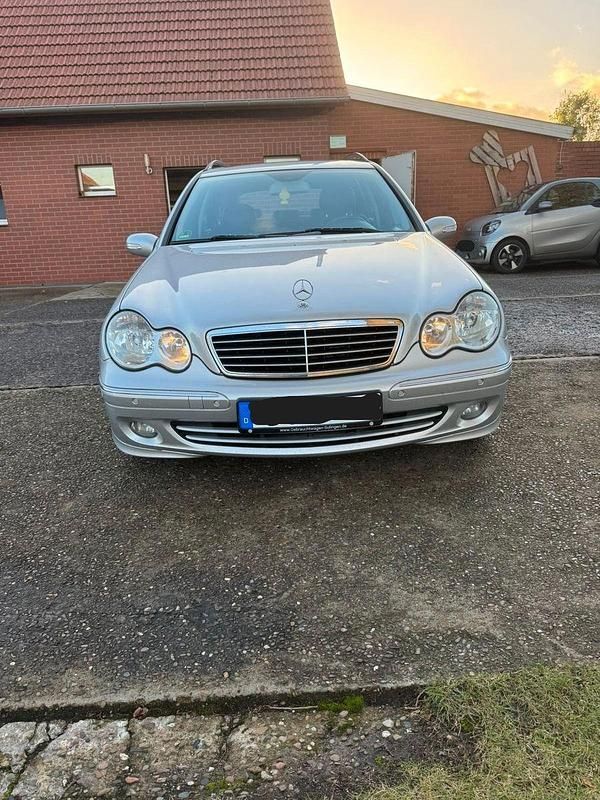 Grau Gebraucht 2006 Mercedes 350 Kombi | 7.999 € (Fairer Preis) - Bild 1/4