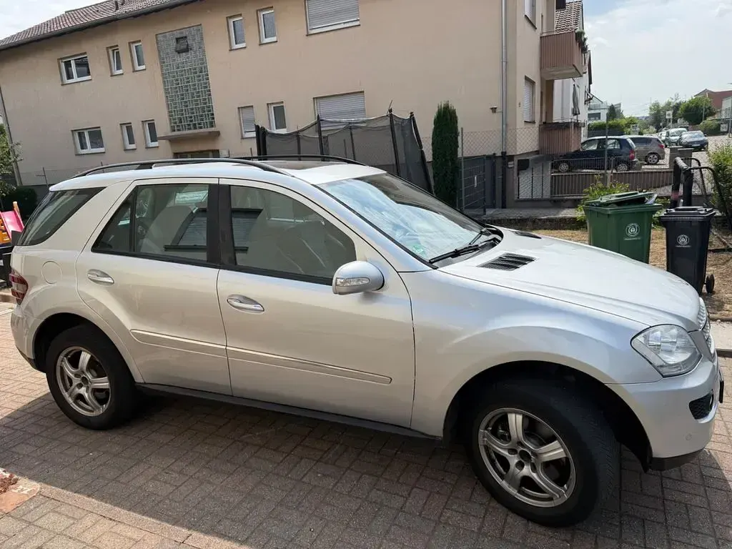 Gebraucht Mercedes ML320 224 PS (164 kW) 2008 Silber SUV