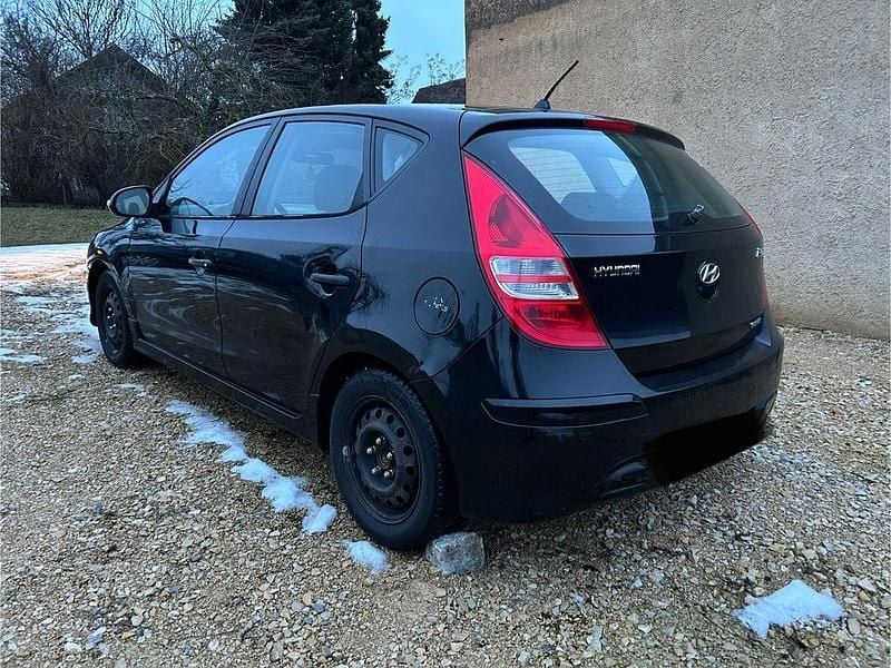 Gebraucht Hyundai i30 Classic 90 PS (66 kW) 2011 Schwarz Limousine