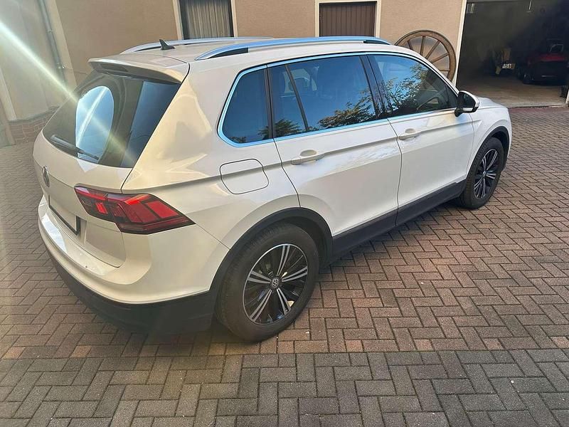 Gebraucht VW Tiguan Sound 150 PS (110 kW) 2017 Weiß SUV