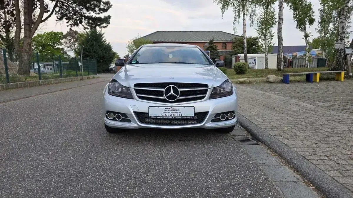 Gebraucht Mercedes C220 170 PS (125 kW) 2011 Silber Coupé