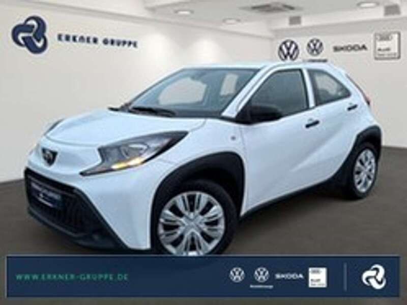 Weiß Gebraucht 2023 Toyota Aygo Kleinwagen | 12.099 € (Guter Preis) - Bild 1/4