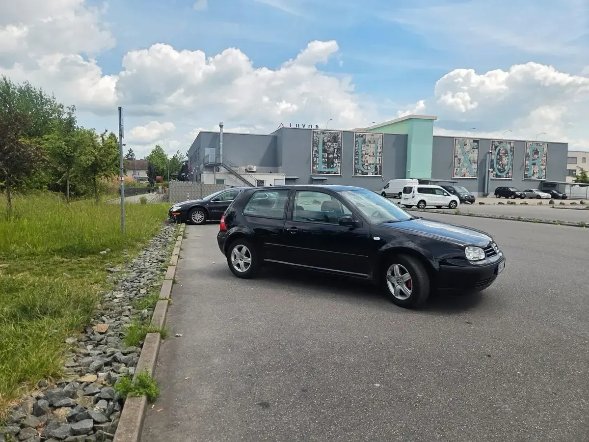 Gebraucht VW Golf IV 75 PS (55 kW) 2003 Schwarz Kleinwagen