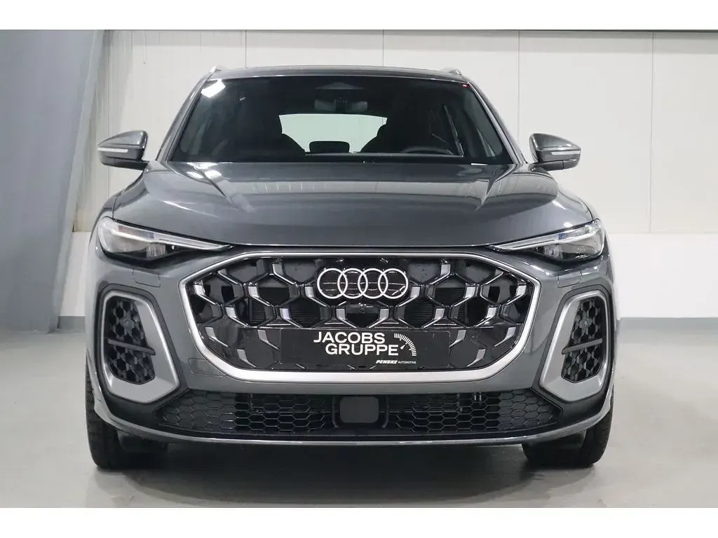 Second-hand Audi Q5 Sport 204 CP (150 kW) 2025 Gri SUV