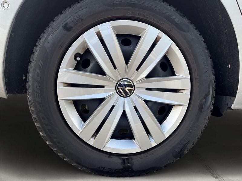 Gebraucht VW Touran Comfortline 122 PS (89 kW) 2022 Reflexsilber metallic Van / Kleinbus