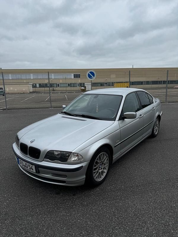 Silber Gebraucht 2001 BMW 325 Limousine | 3.250 € (Guter Preis) - Bild 1/4